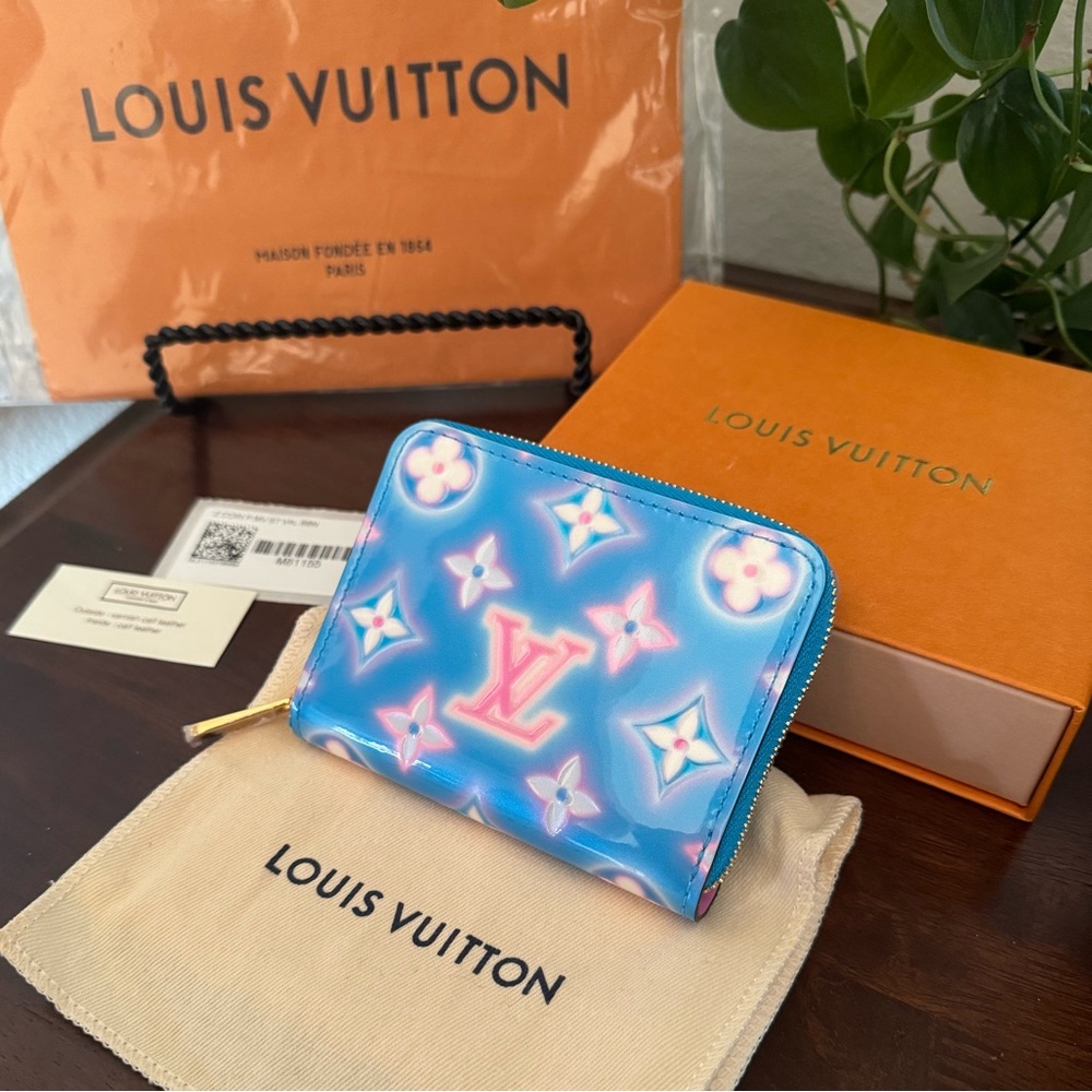 NIB Louis Vuitton Limited Edition Valentine Collection Zippy Wallet